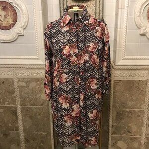 Vincente Milan New York Paris. Size Medium. Tunic. Semi Sheer. Tabs. B21